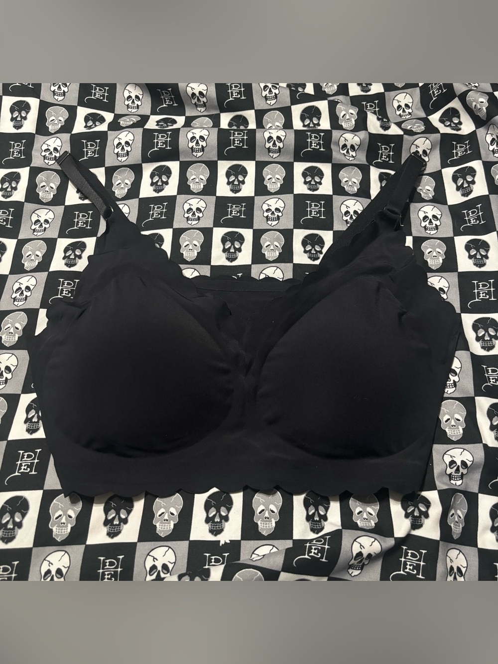 Black Scallop Edge Padded Sports Bra Top